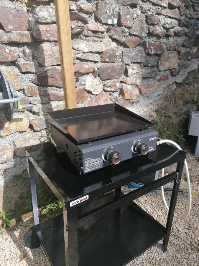 Moulin de brezal et étang à 20 minute de la mer Plounéventer Esterno foto