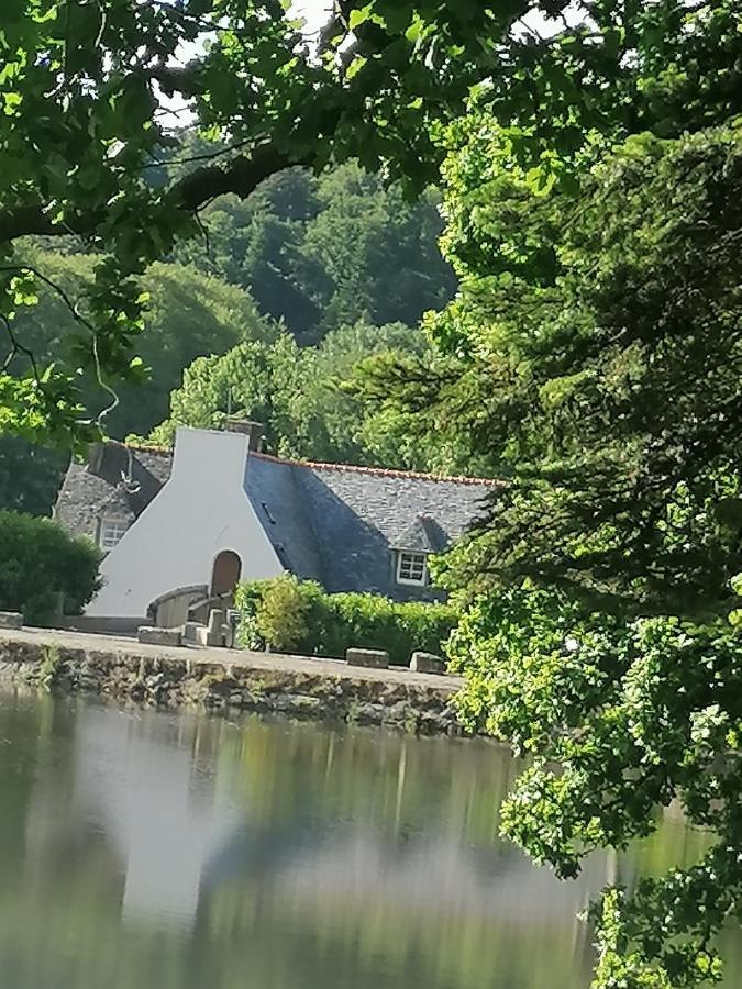 Moulin de brezal et étang à 20 minute de la mer Plounéventer Esterno foto